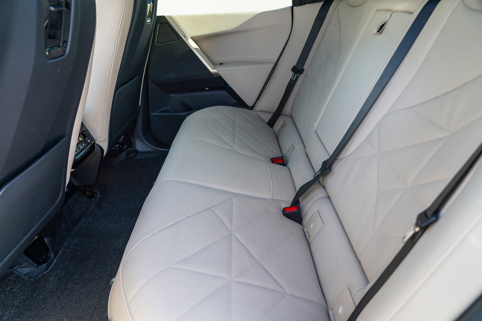 Used 2025 BMW iX xDrive50 image 54