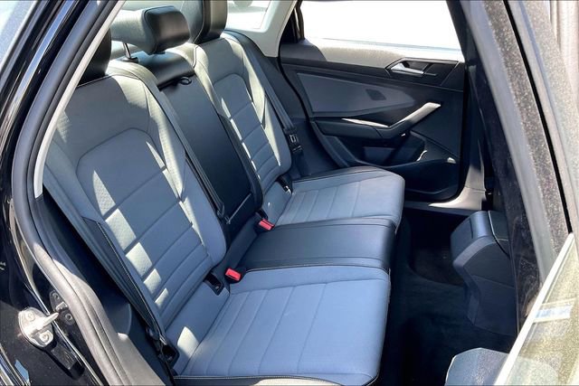 Used 2025 Volkswagen Jetta SE FWD image 26