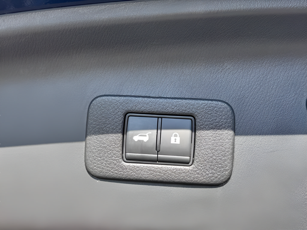 Used 2024 Nissan Armada Platinum w/ Captain's Chairs Package RWD image 44