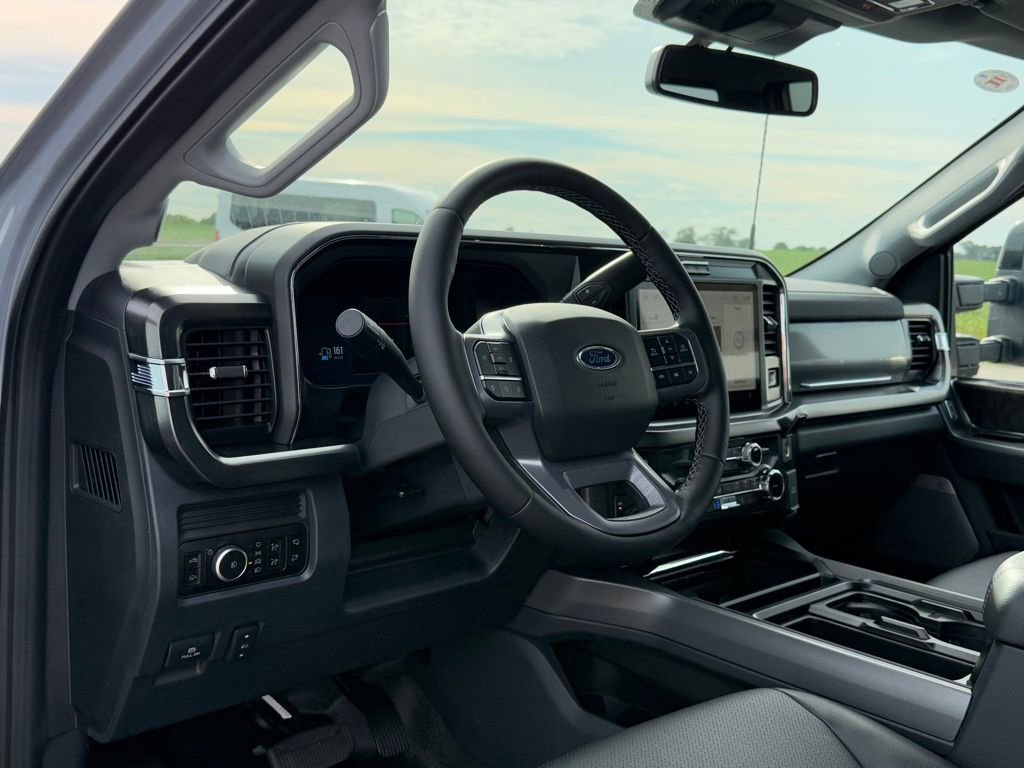 New 2026 Ford F250 Lariat w/ Black Appearance Package image 4