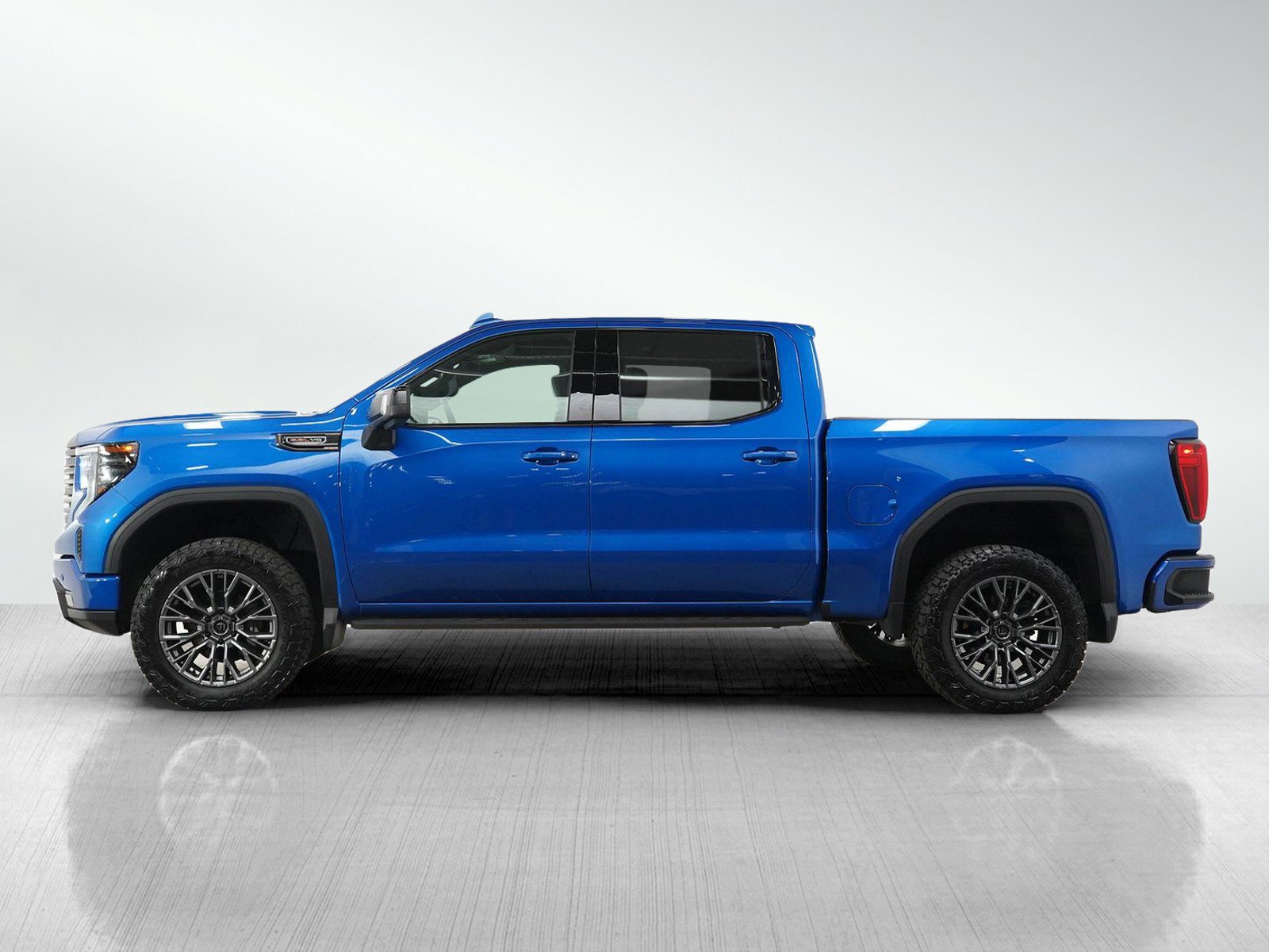 Used 2022 GMC Sierra 1500 AT4X image 2