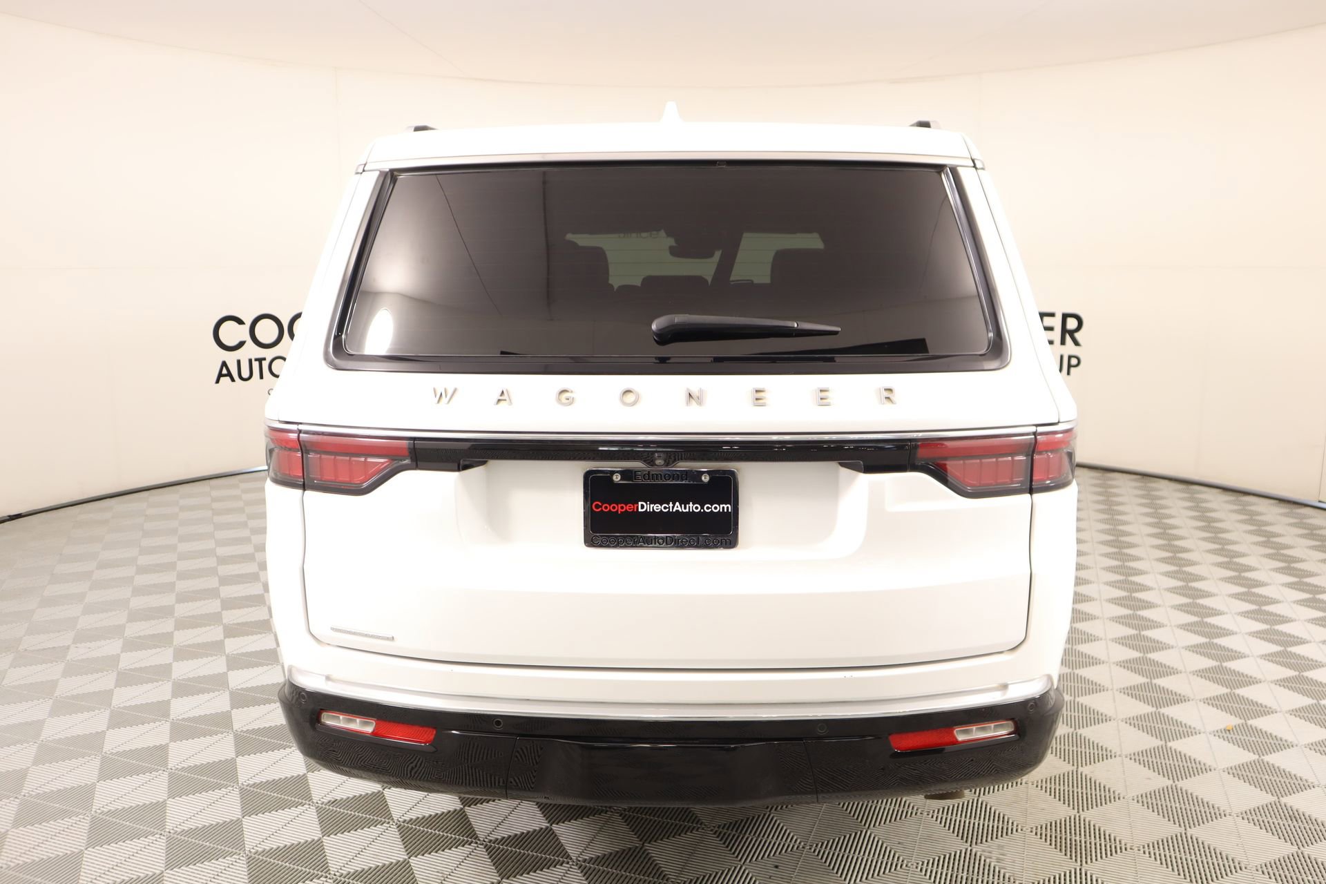 Used 2023 Jeep Wagoneer 4WD w/ Premium Group I image 24