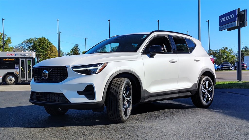 New 2026 Volvo XC40 B5 Core w/ Climate Package image 6