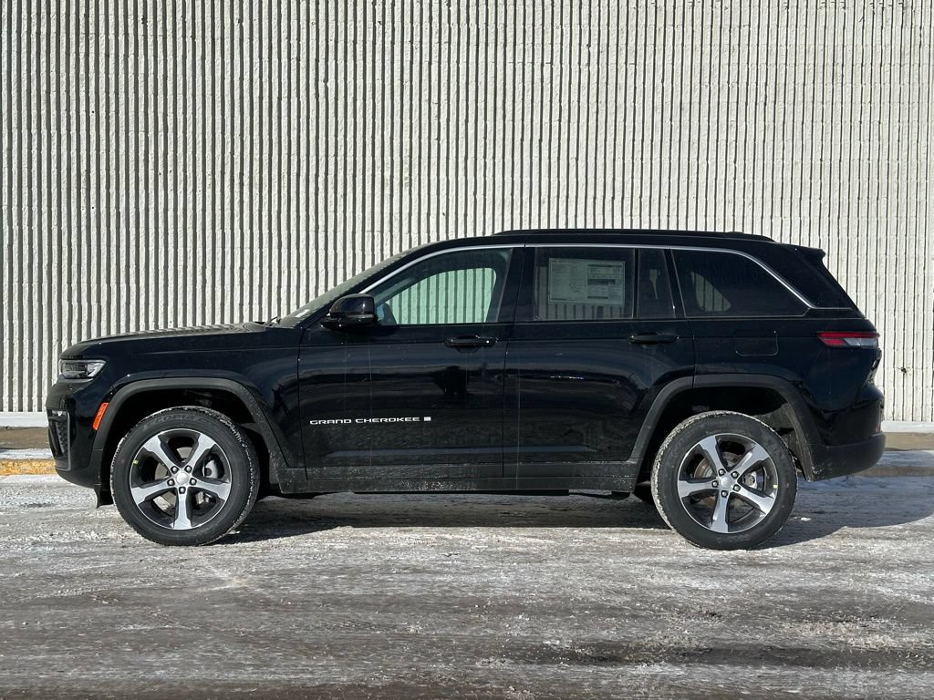 New 2026 Jeep Grand Cherokee Limited AWD/4WD image 2