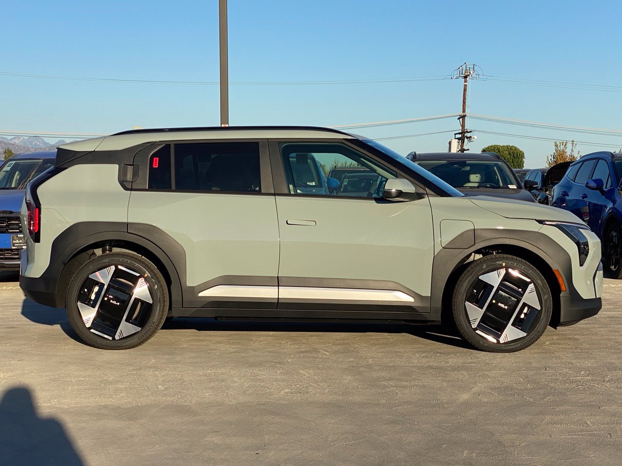 New 2027 Kia EV3 Wind AWD/4WD image 2