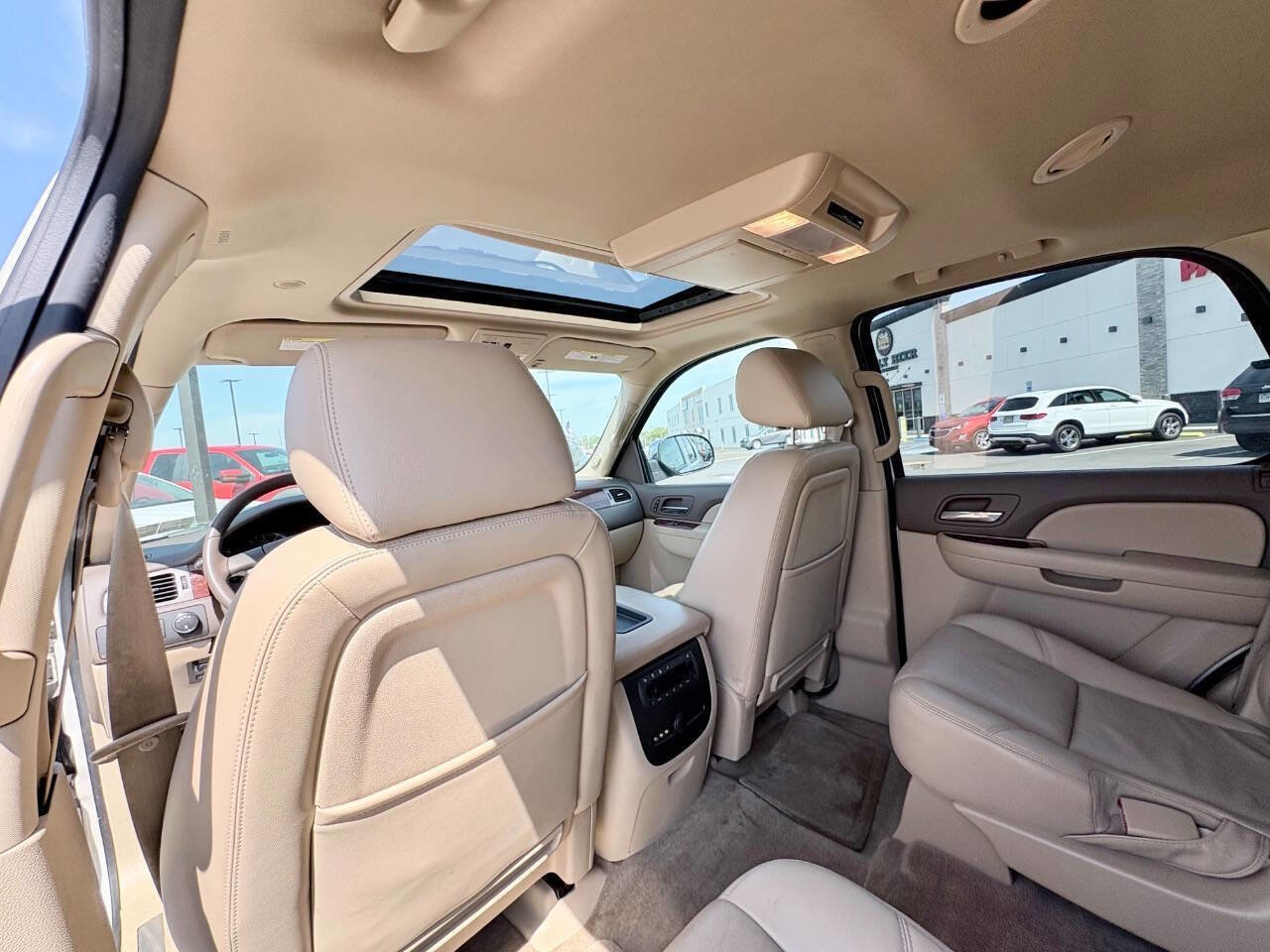 Used 2011 Chevrolet Tahoe LTZ AWD/4WD image 16