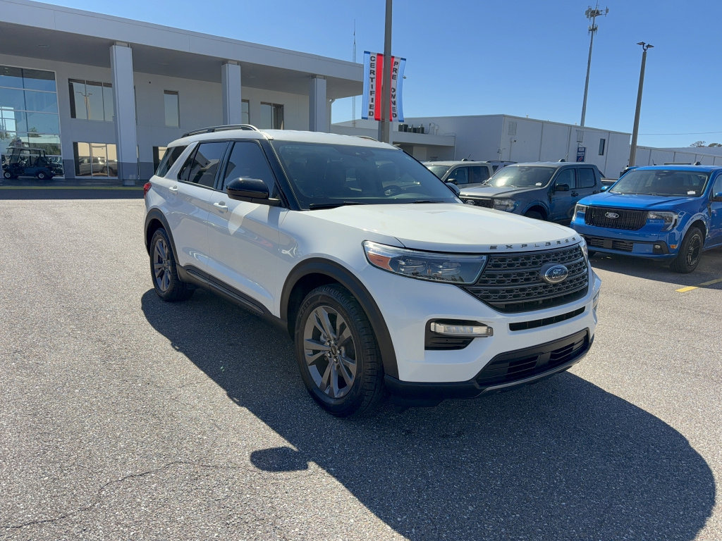 Certified 2023 Ford Explorer XLT w/ Equipment Group 202A RWD image 4