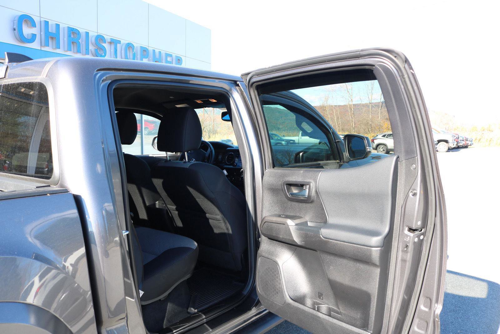 Used 2023 Toyota Tacoma TRD Sport w/ Black Out Package (TMS) image 17