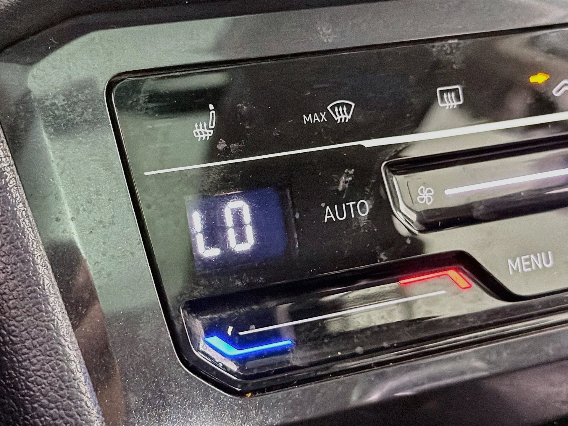 Certified 2023 Volkswagen Tiguan SE FWD image 19