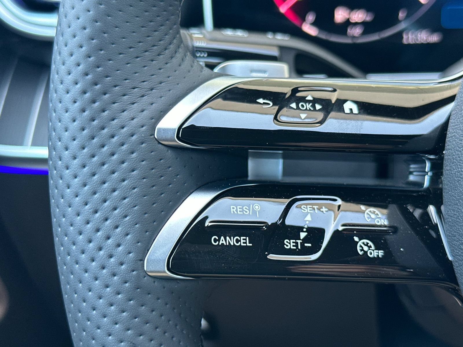 Used 2025 Mercedes-Benz C 300 4MATIC Sedan image 27