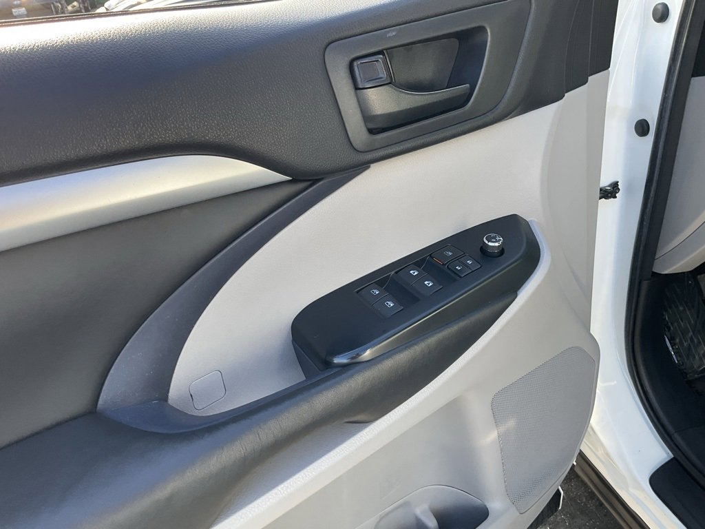 Used 2018 Toyota Highlander Plus image 24