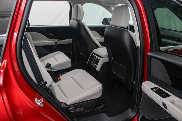 Used 2025 Lincoln Aviator AWD image 18
