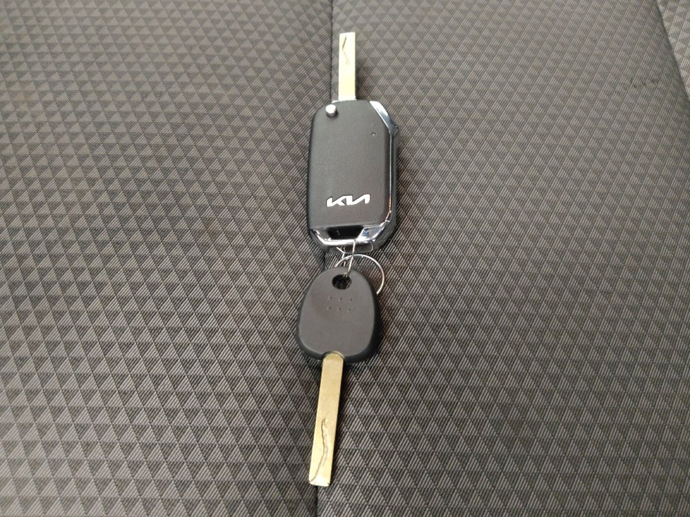 Used 2023 Kia Soul LX w/ Option Group 015 FWD image 32