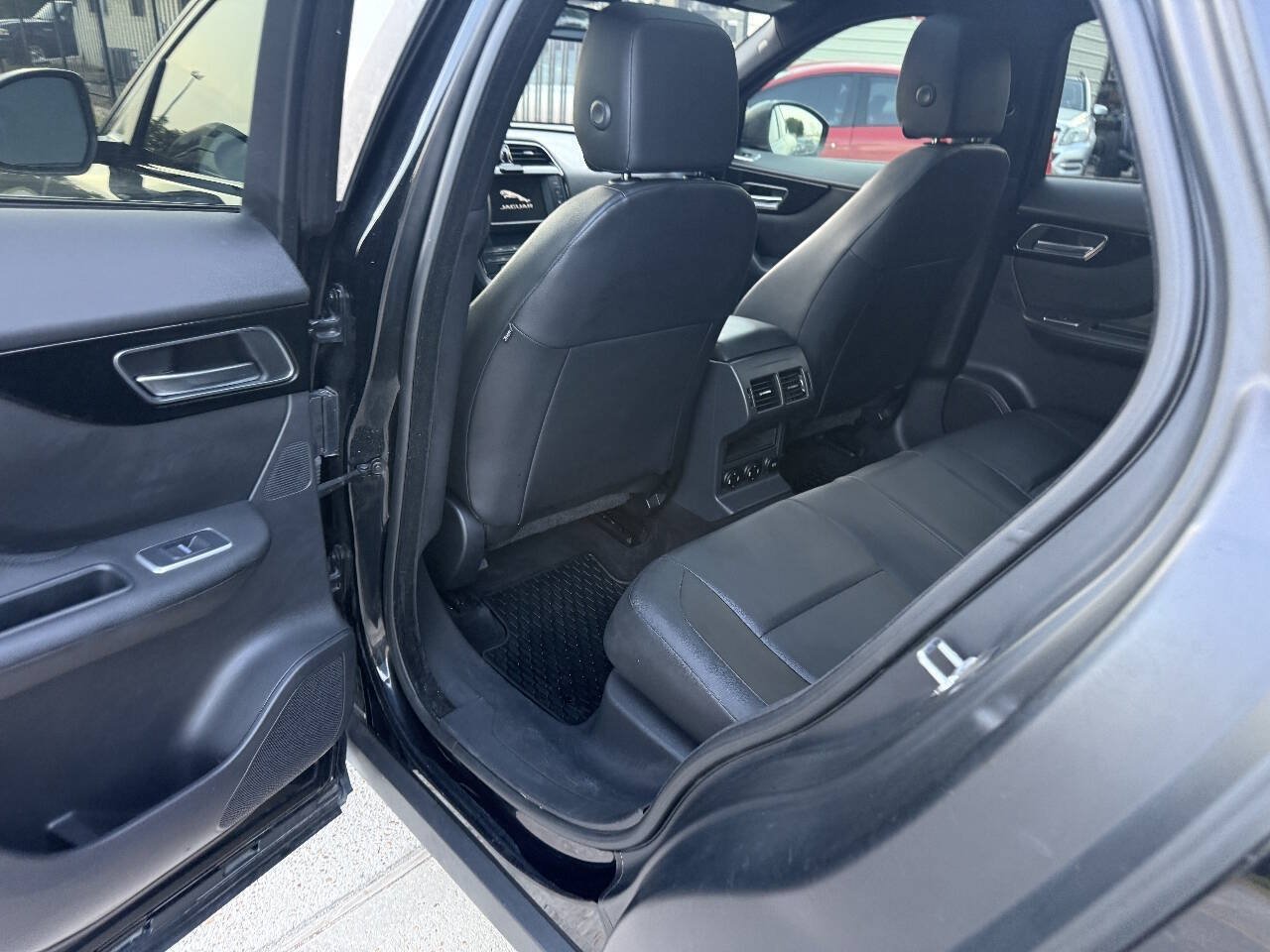Used 2018 Jaguar F-PACE Premium AWD/4WD image 19