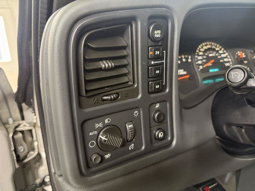 Used 2004 Chevrolet Silverado 2500 LT w/ Skid Plate Package AWD/4WD image 15