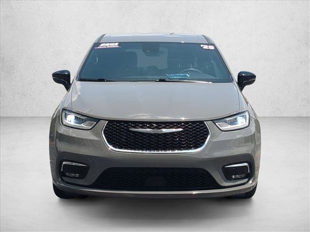 Used 2025 Chrysler Pacifica Select FWD video 2