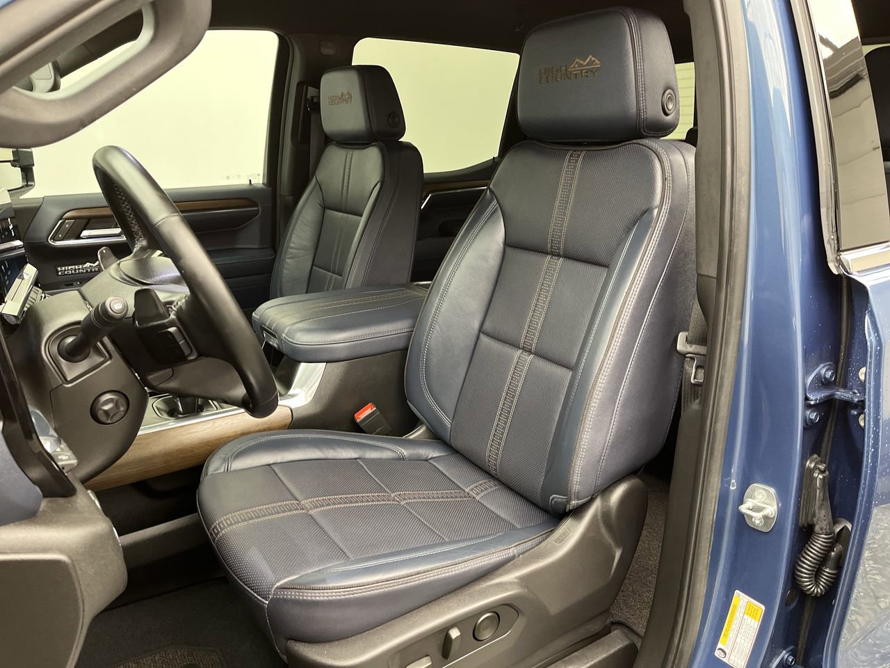 Certified 2024 Chevrolet Silverado 1500 High Country w/ Technology Package image 11