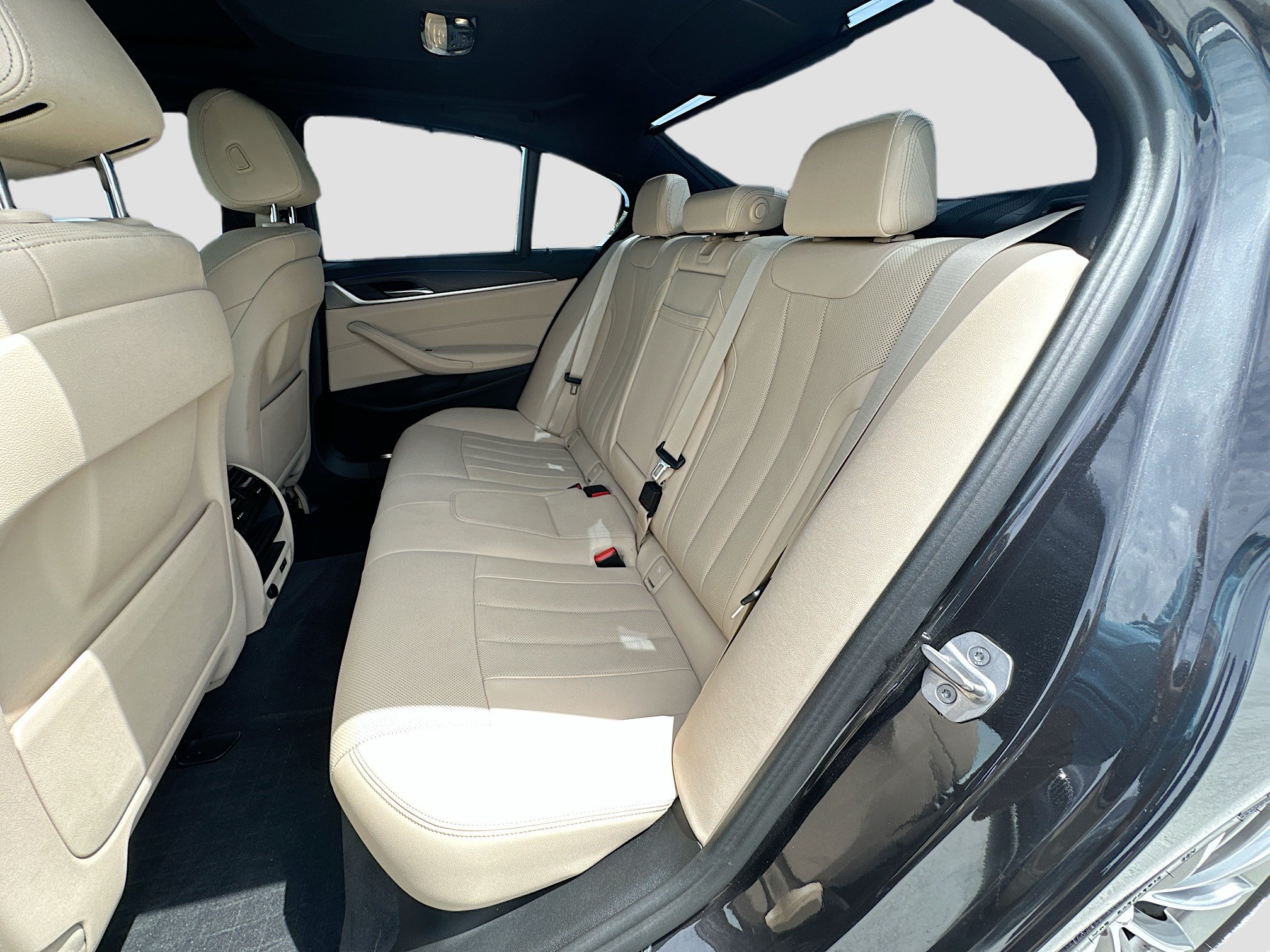 Used 2022 BMW 530i w/ M Sport Package RWD image 25