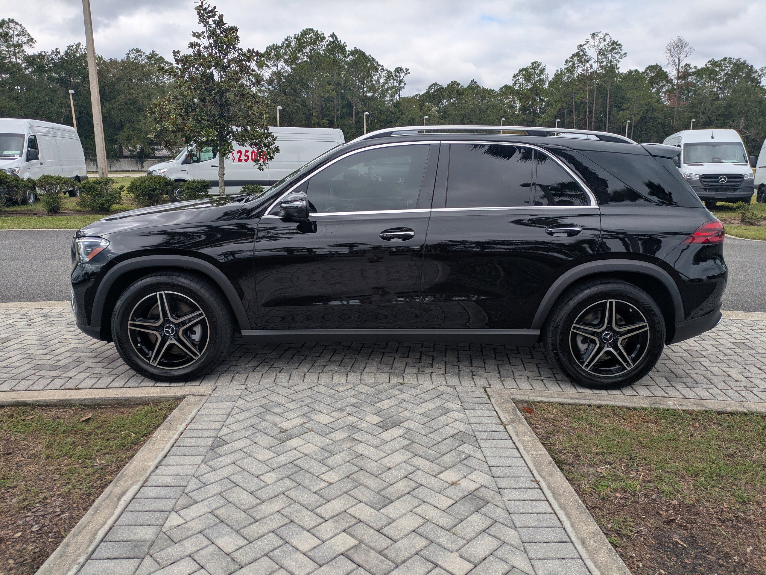Certified 2025 Mercedes-Benz GLE 450 4MATIC image 9