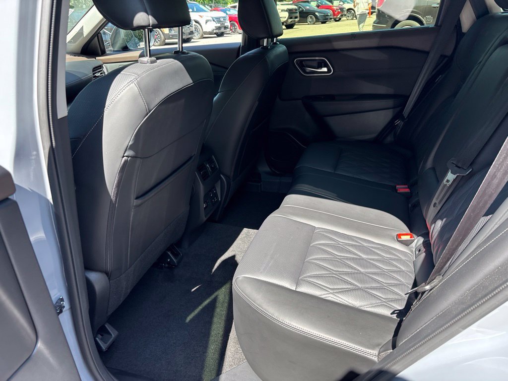 Certified 2023 Nissan Rogue Platinum w/ Platinum Premium Package AWD/4WD image 16
