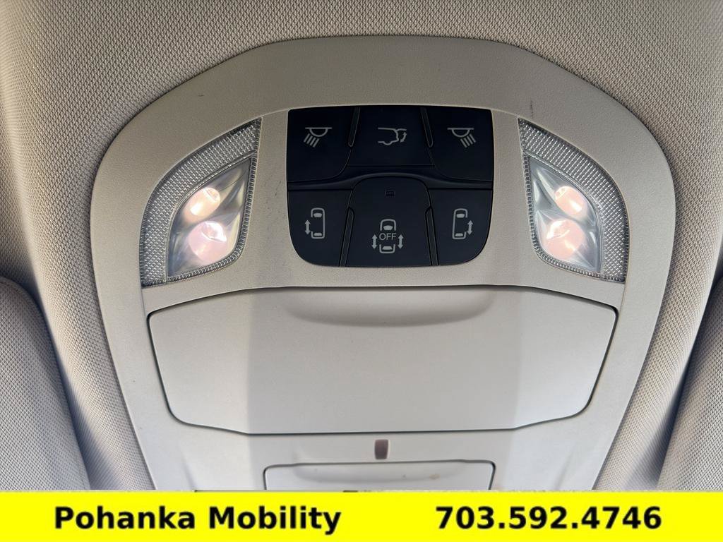 Used 2023 Chrysler Pacifica Touring-L FWD image 21