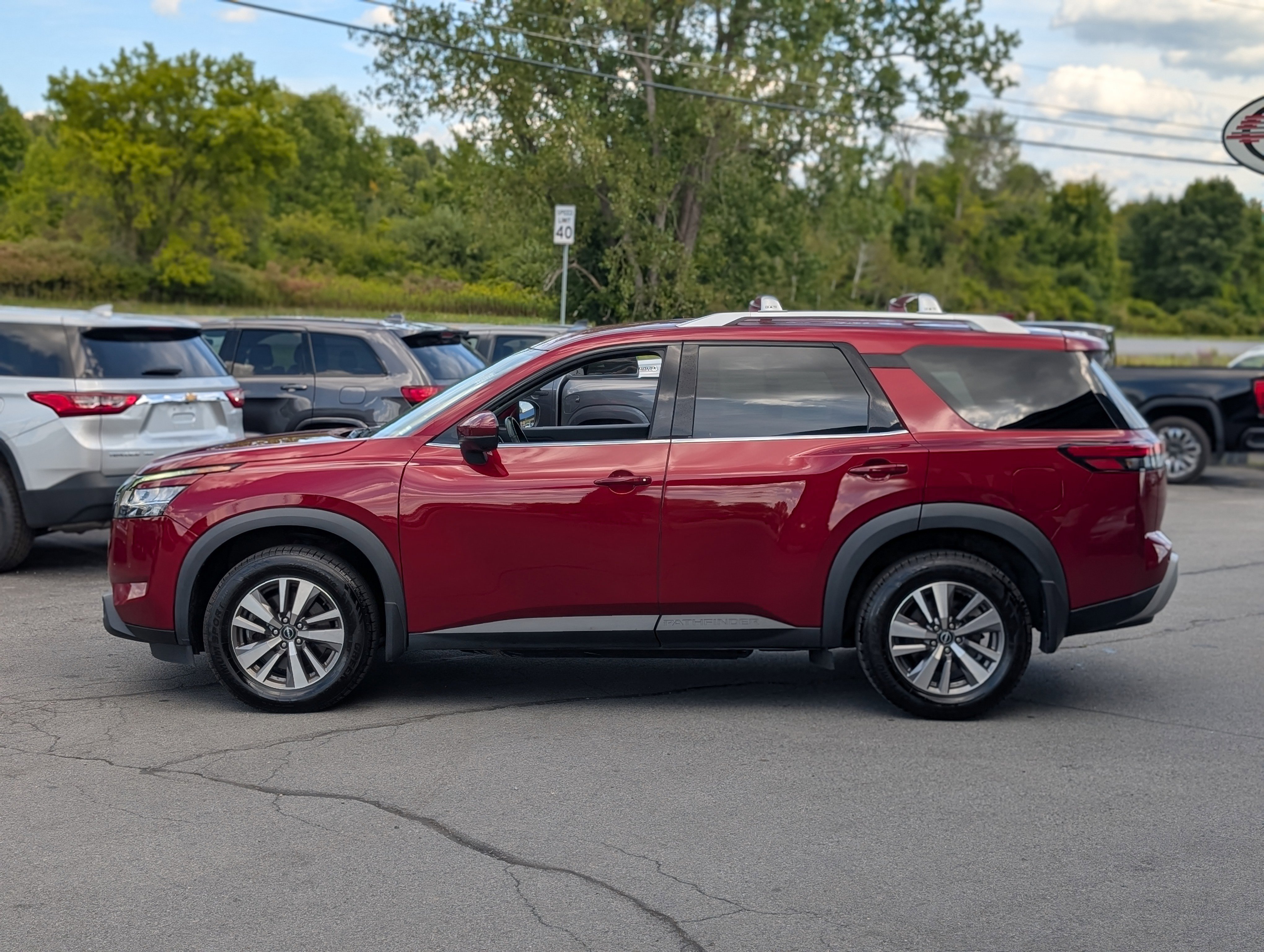 Used 2022 Nissan Pathfinder SL image 8