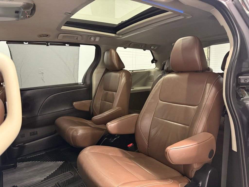 Used 2015 Toyota Sienna Limited image 22