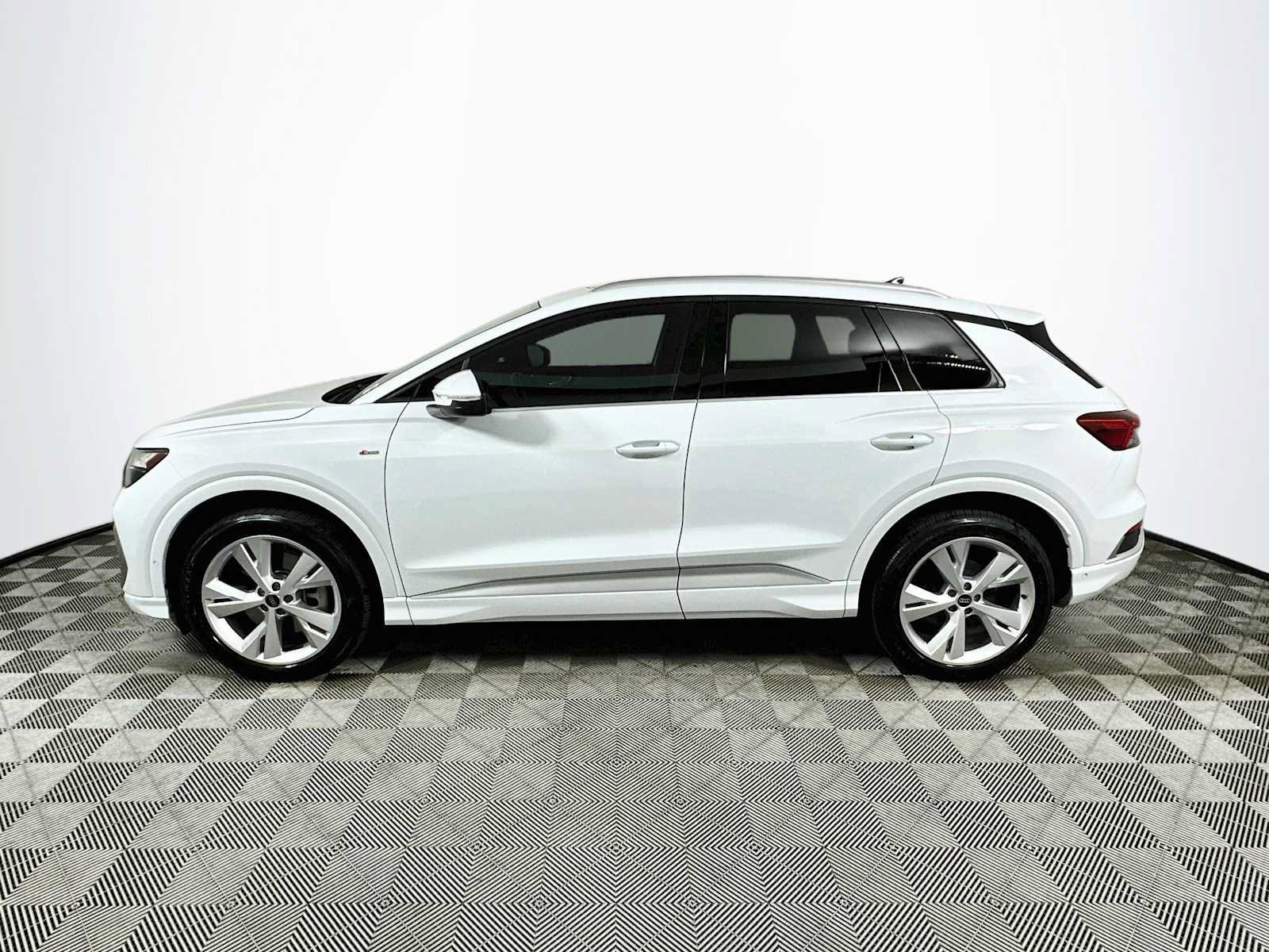 Certified 2023 Audi Q4 e-tron Premium Plus AWD/4WD image 4