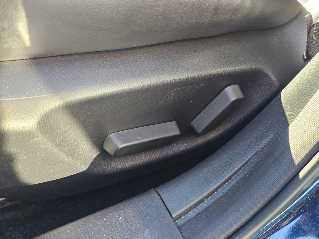 Used 2018 MAZDA MAZDA3 Touring image 23