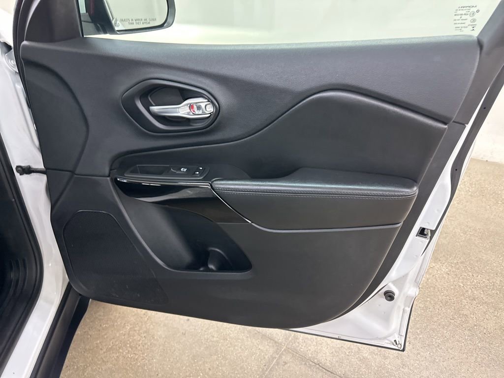 Used 2019 Jeep Cherokee Latitude Plus image 20