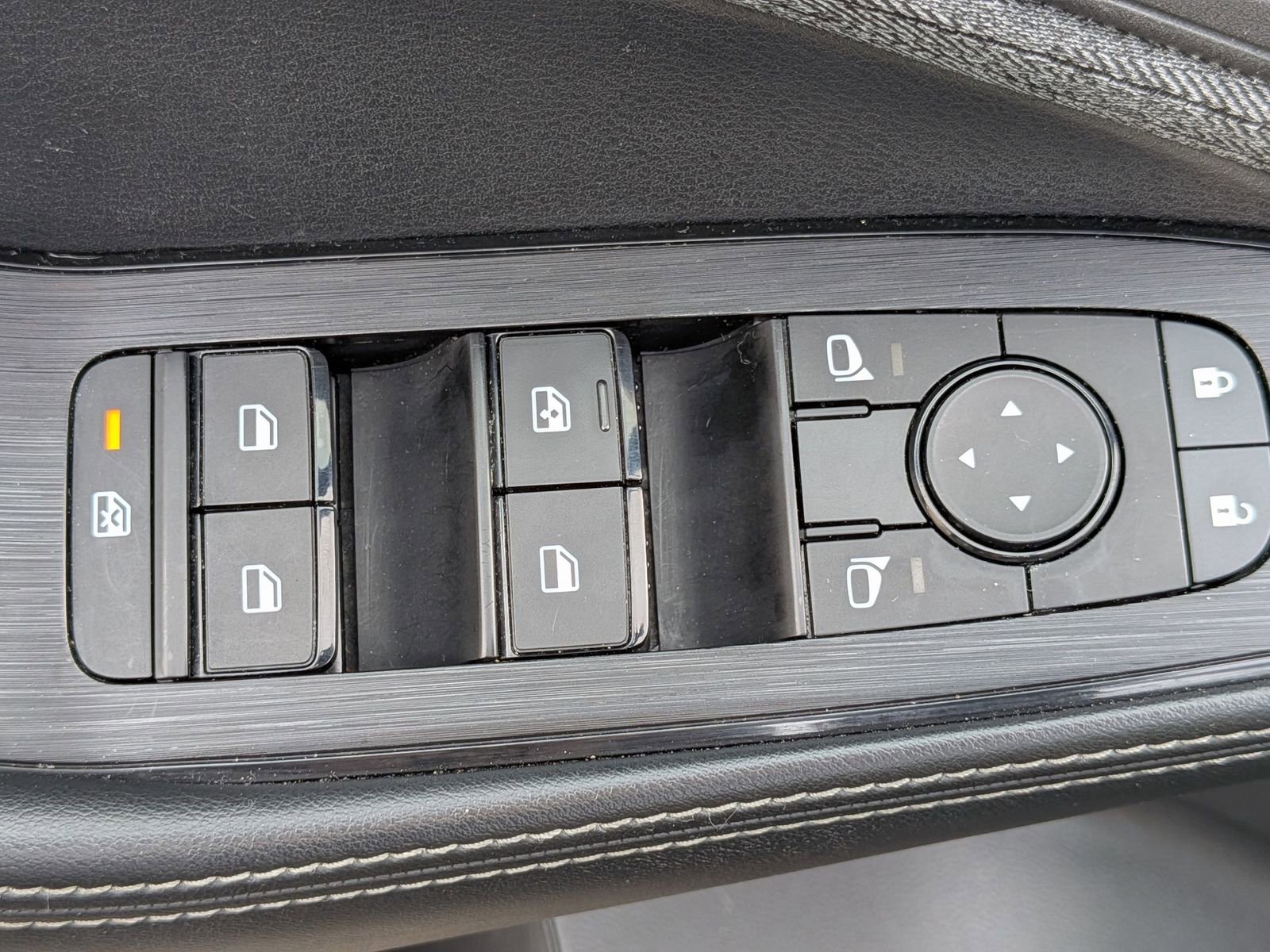 Used 2023 Nissan Rogue SV image 14