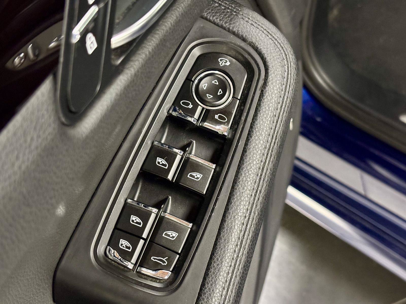 Used 2022 Porsche Macan S AWD/4WD image 13
