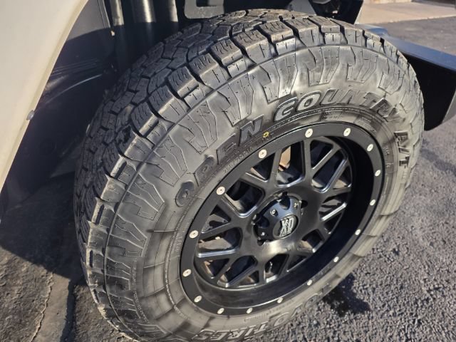 Used 2016 Jeep Wrangler Unlimited Sahara w/ Dual Top Group AWD/4WD image 23