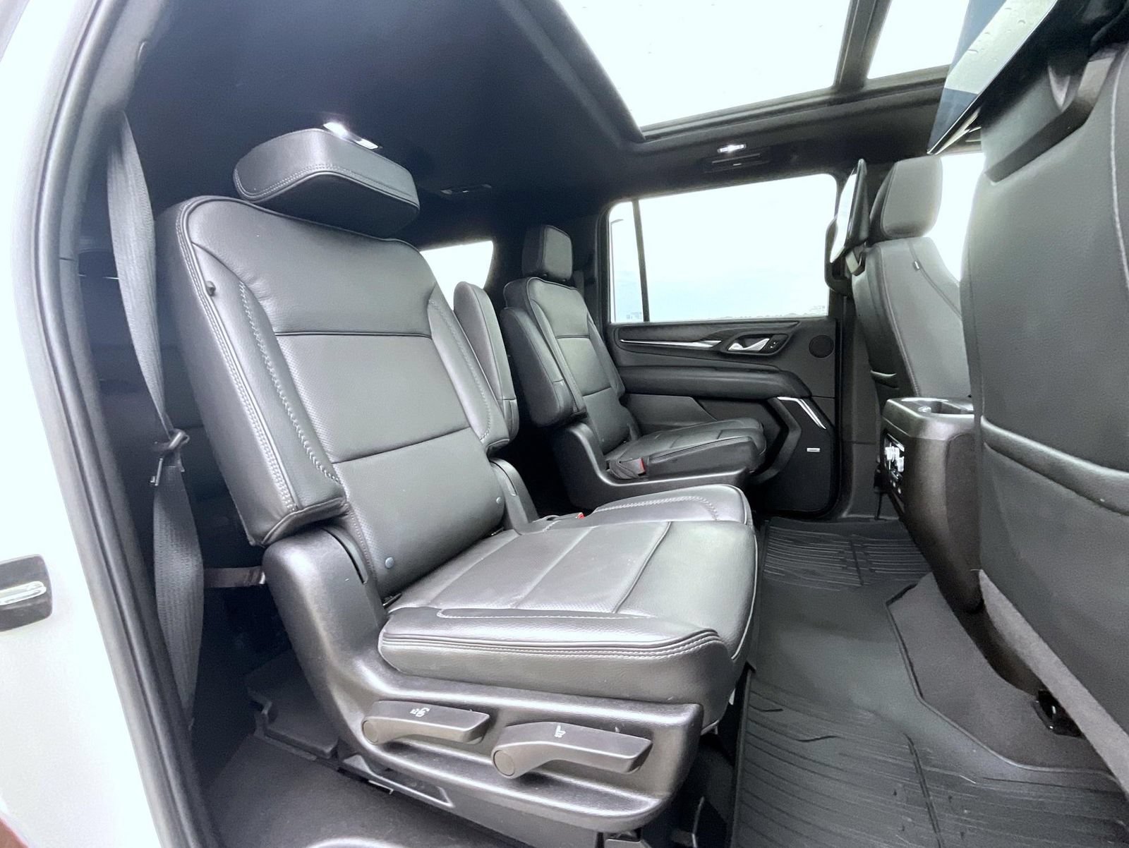 Used 2023 GMC Yukon XL Denali w/ Denali Reserve Package AWD/4WD image 23
