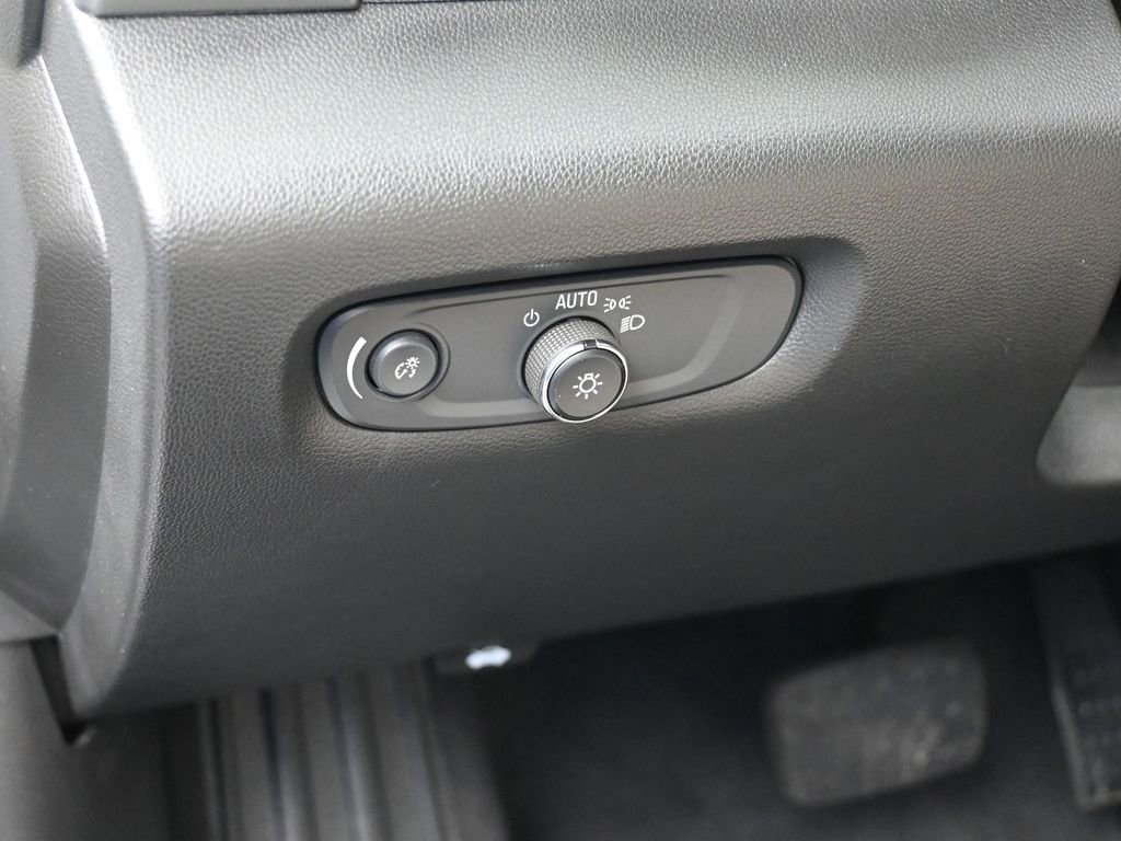 Used 2022 Chevrolet Traverse LS image 14