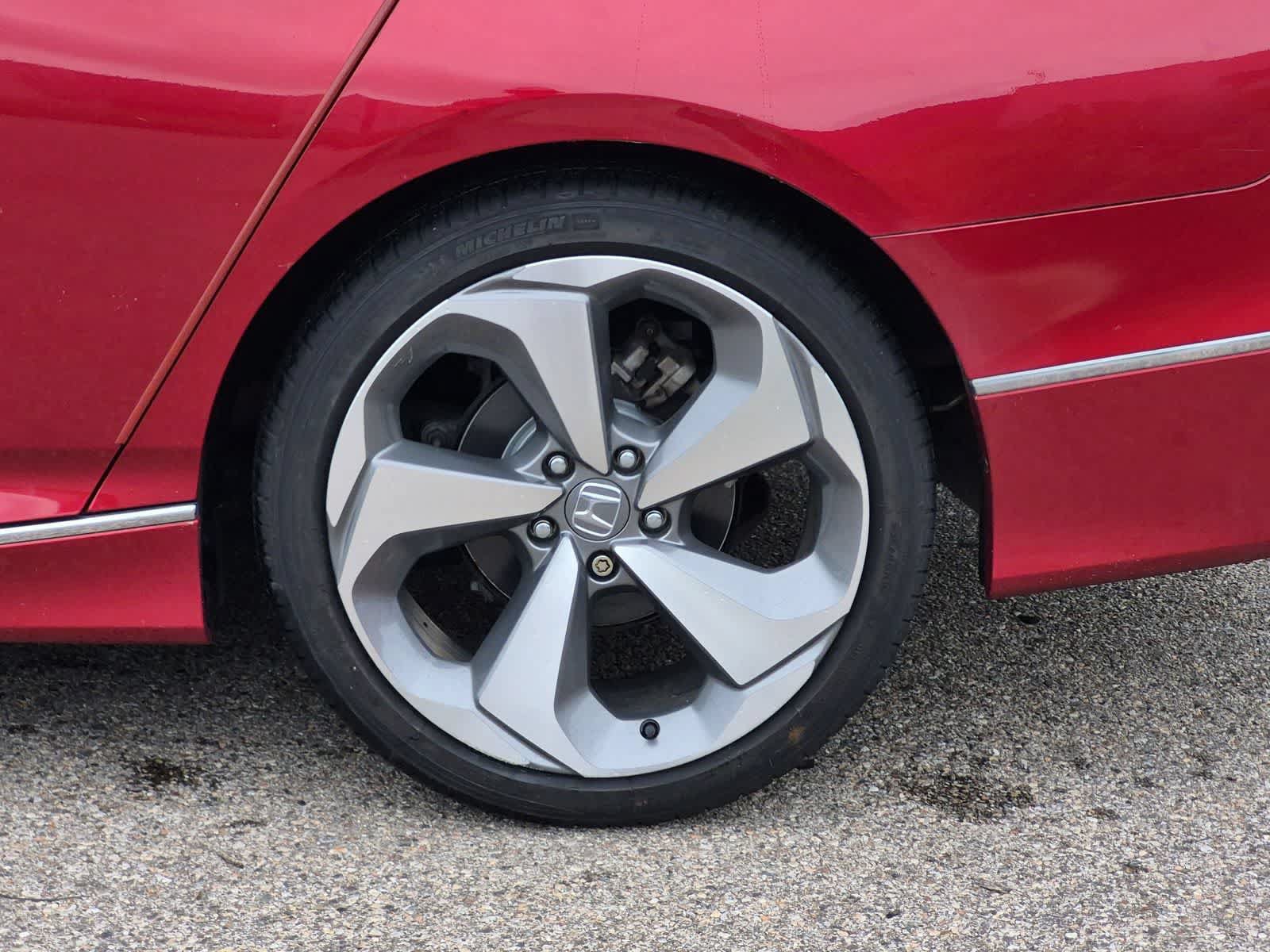 Used 2018 Honda Accord Touring image 14