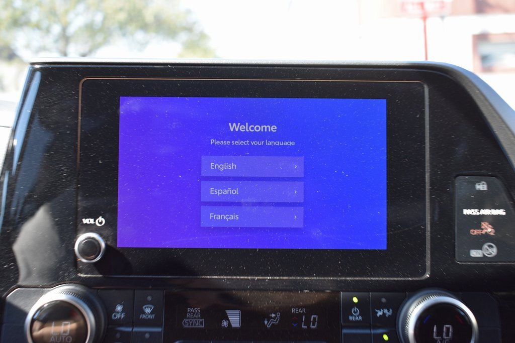 Used 2024 Toyota Highlander LE image 17