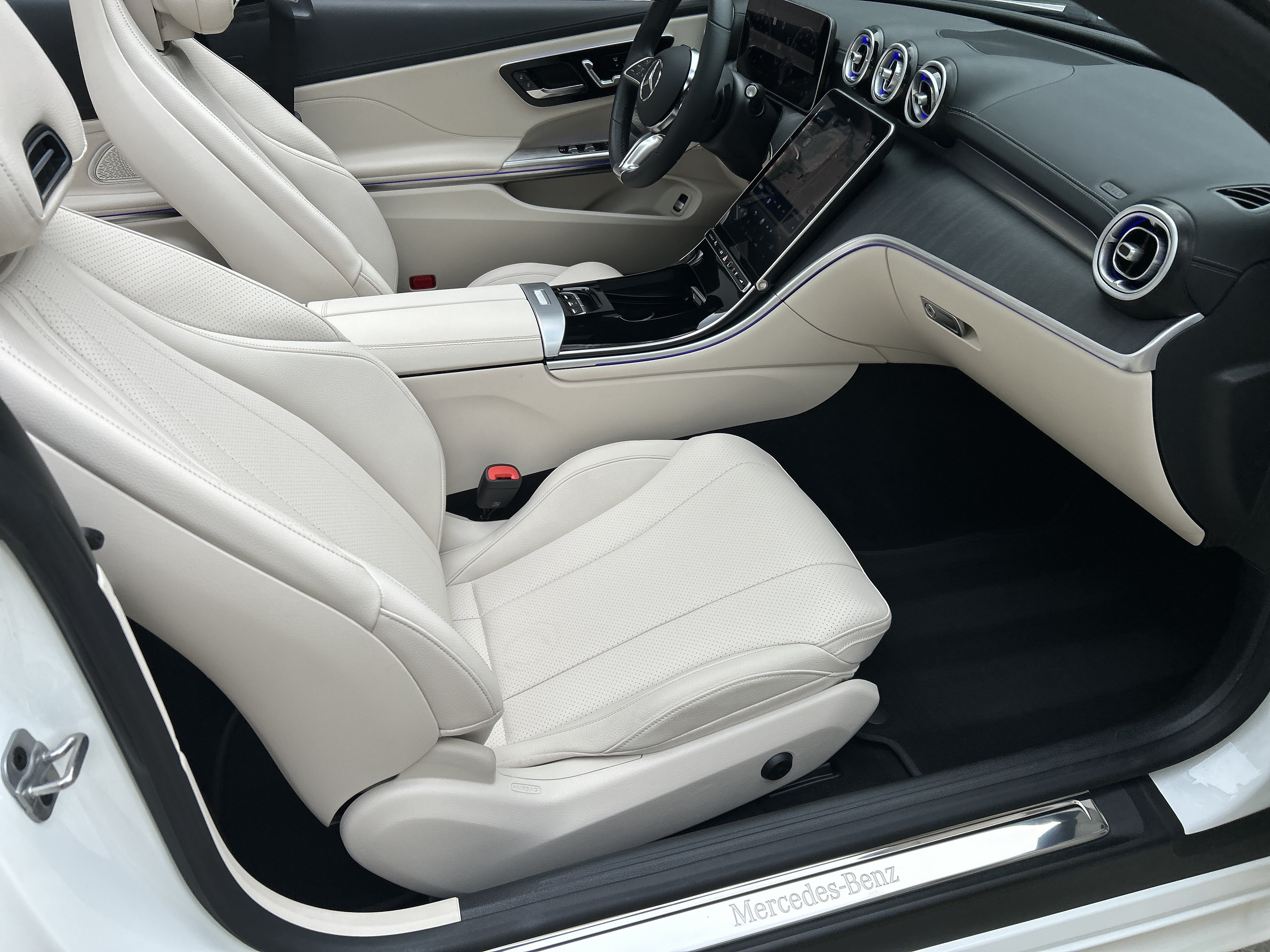 Certified 2025 Mercedes-Benz CLE 300 4MATIC Cabriolet image 54
