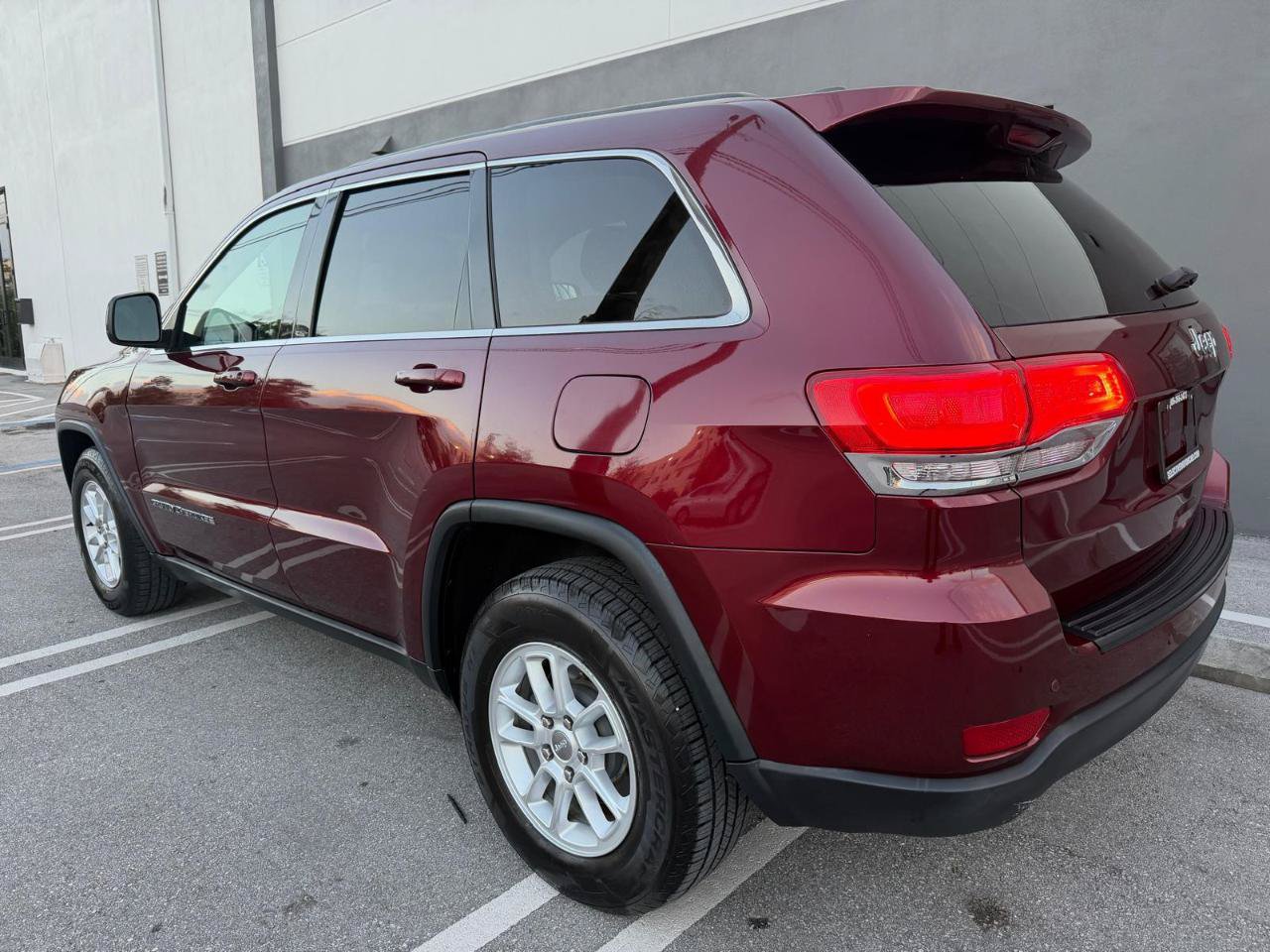 Used 2018 Jeep Grand Cherokee Laredo RWD image 12