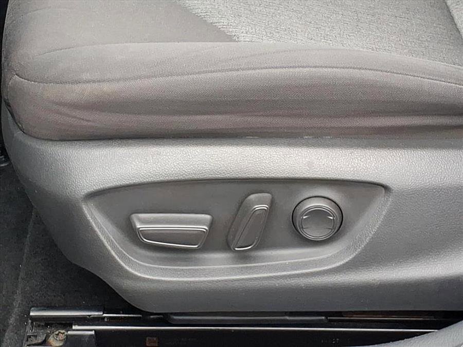 Used 2019 Toyota Camry L image 20