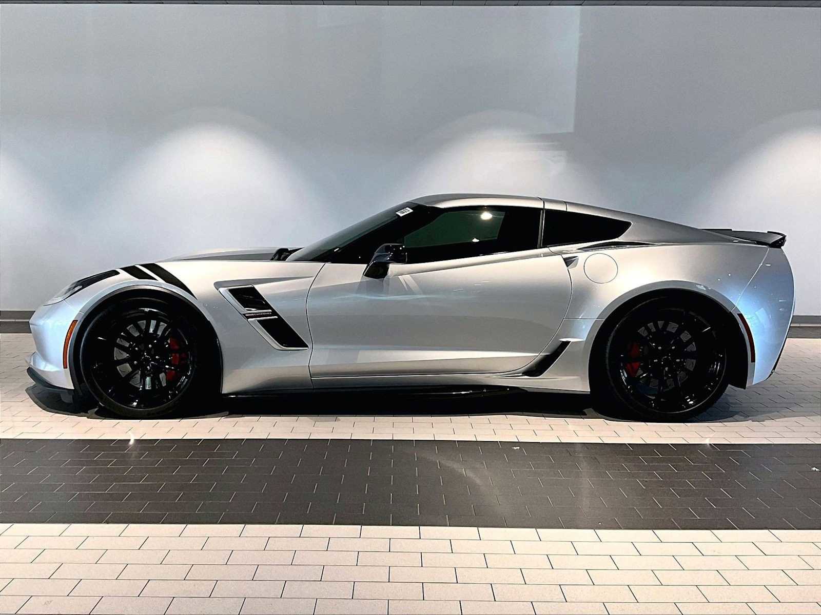 Used 2018 Chevrolet Corvette Grand Sport RWD image 2