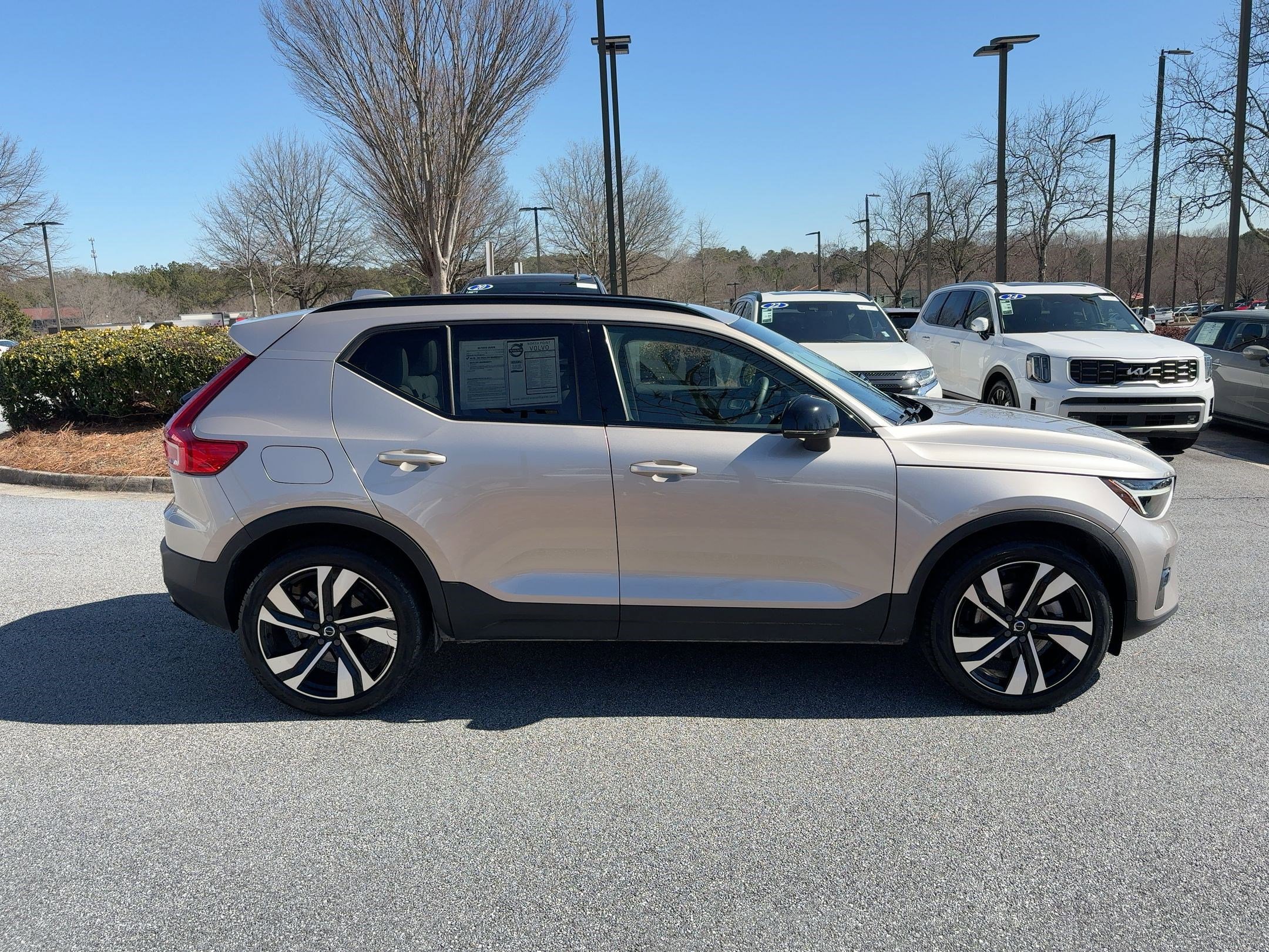 Used 2023 Volvo XC40 B5 Plus w/ Climate Package image 8