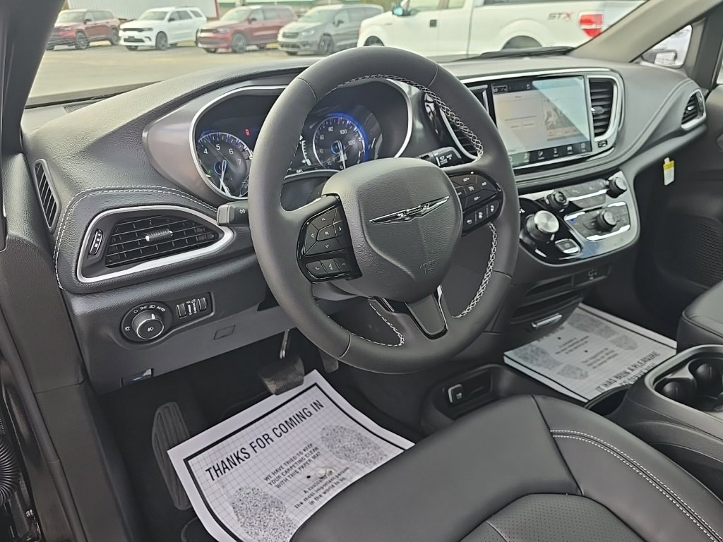 New 2026 Chrysler Pacifica Select image 14