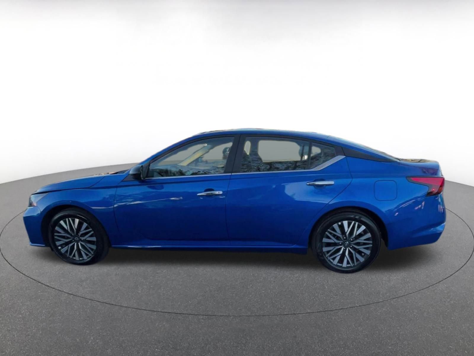 Used 2025 Nissan Altima 2.5 SV image 9