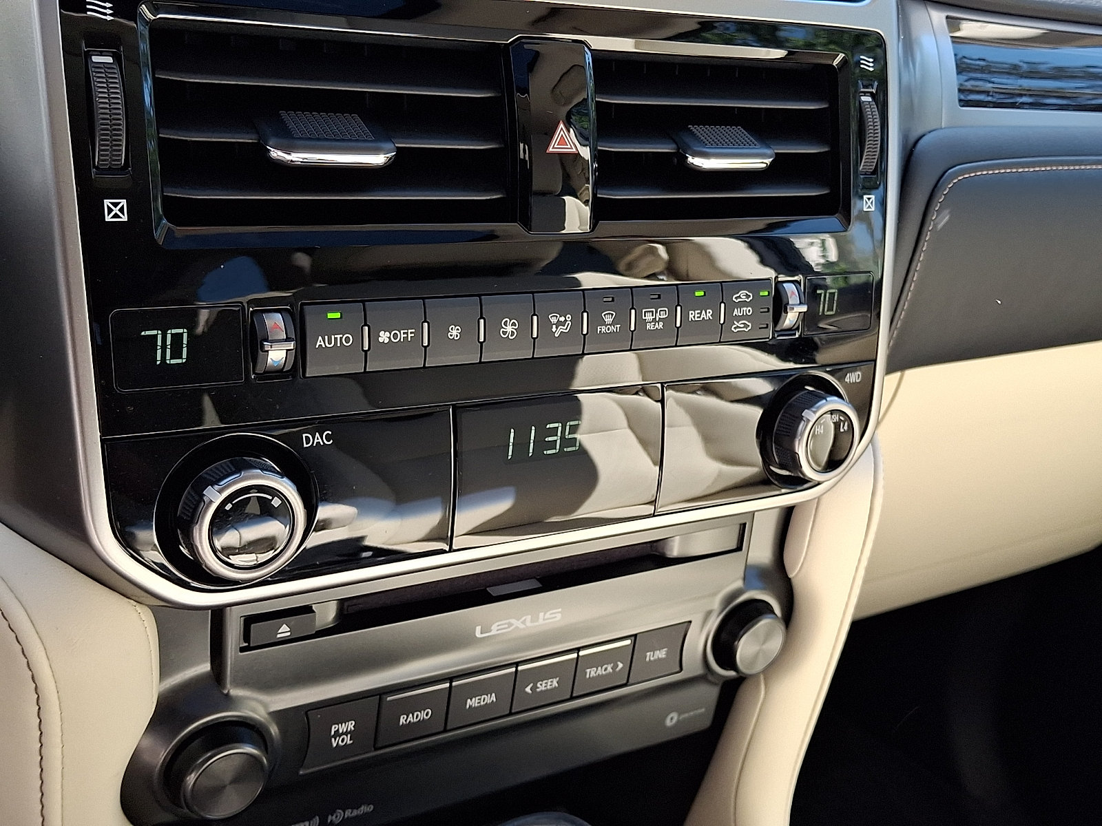 Certified 2023 Lexus GX 460 Premium w/ Premium Package AWD/4WD image 17