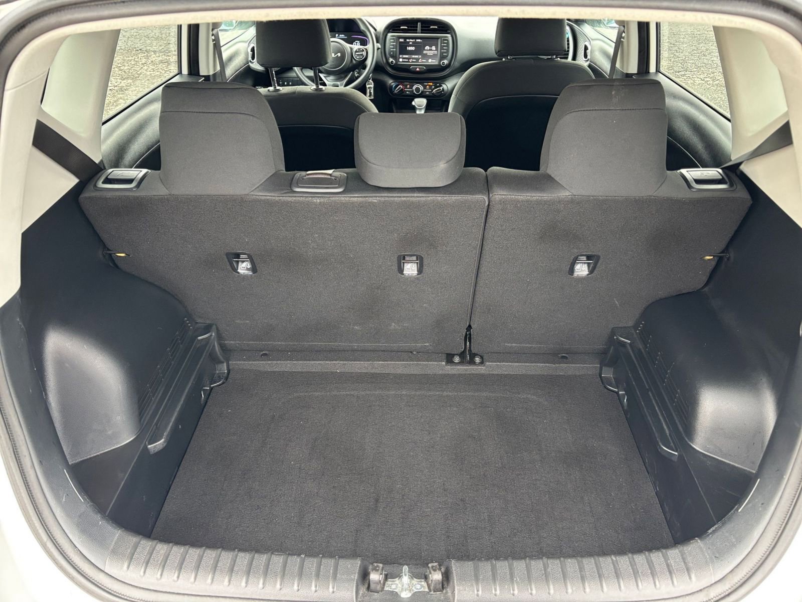 Used 2025 Kia Soul LX w/ LX Technology Package FWD image 25