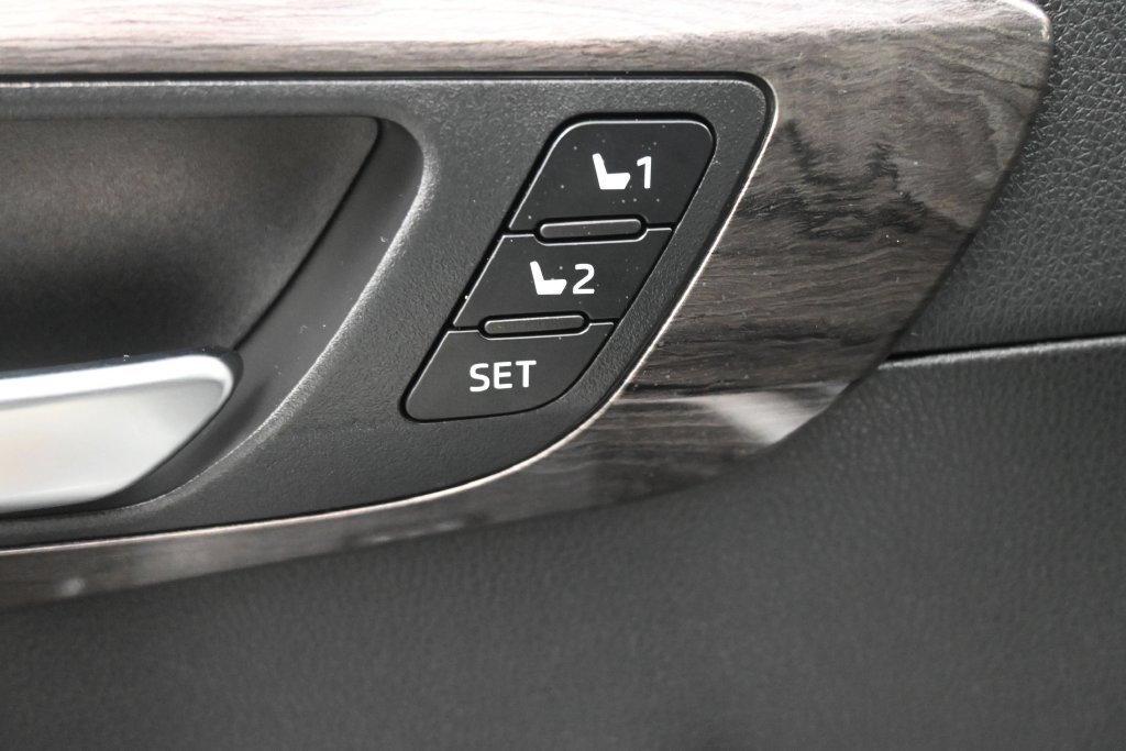 Used 2024 Toyota Highlander Limited AWD/4WD image 5