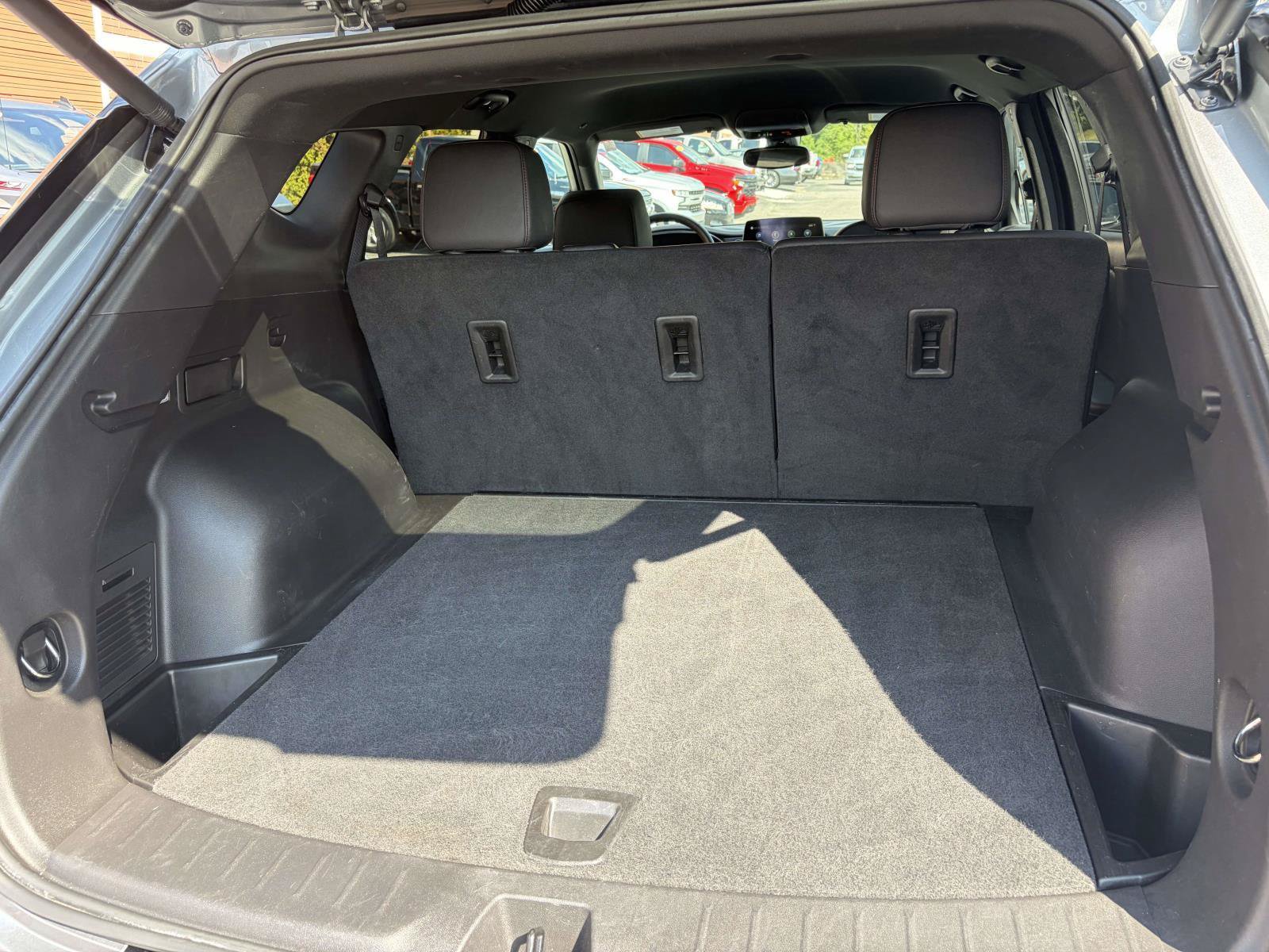 Used 2025 Chevrolet Blazer RS FWD image 29