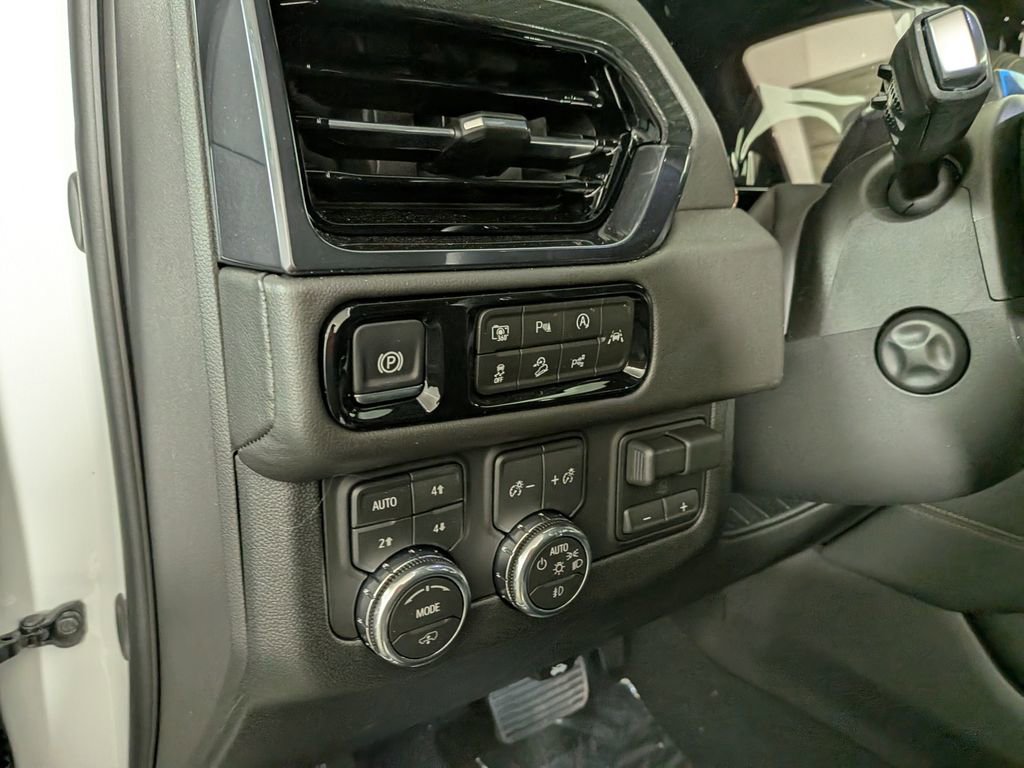 New 2026 GMC Yukon XL AT4 image 19