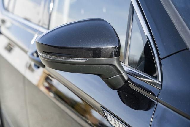 Used 2022 Volkswagen Tiguan SE w/ Panoramic Sunroof Package image 15